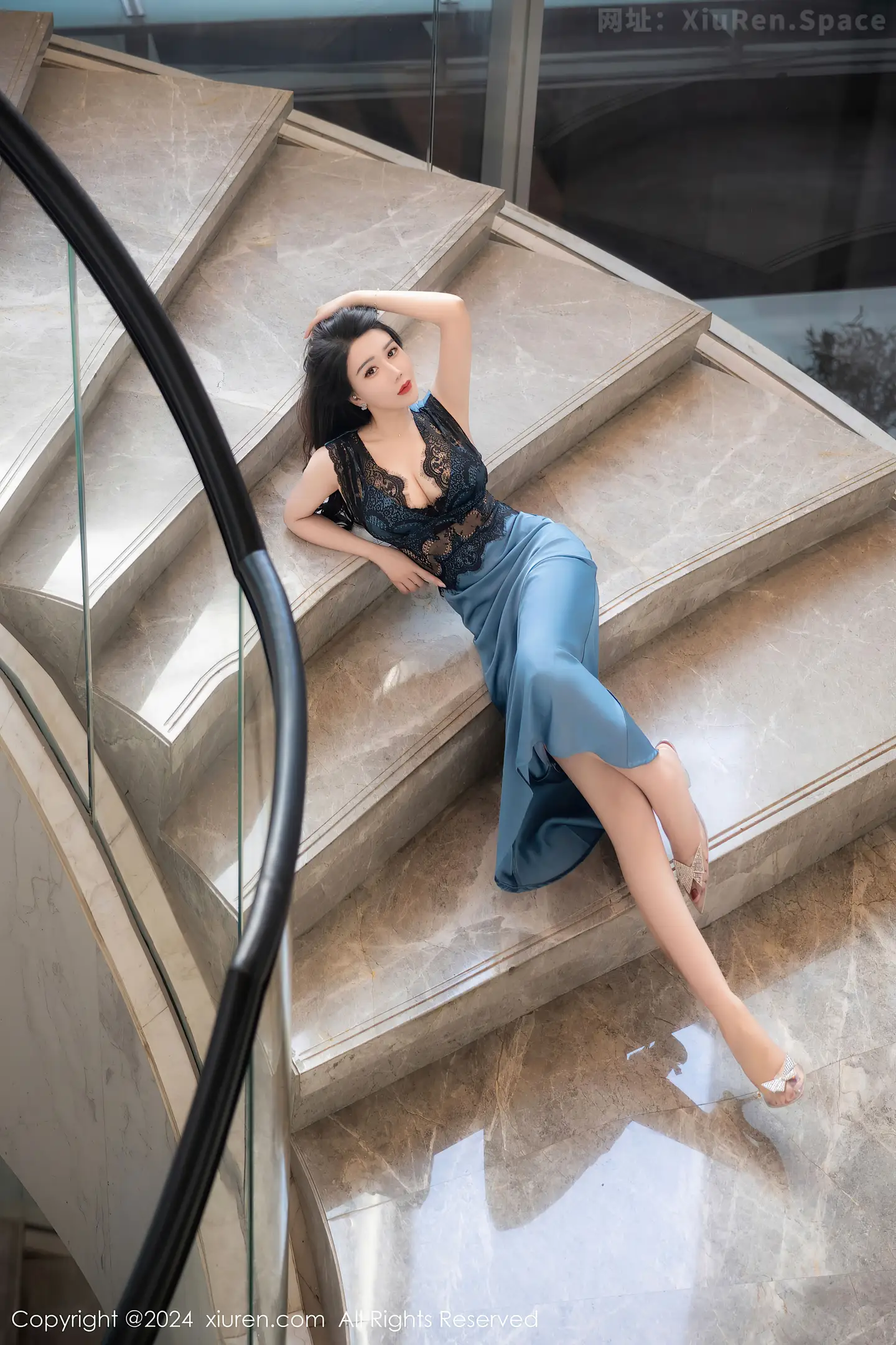 图片[4]-[XiuRen秀人网]VOL.8466 模特李若汐性感蓝黑色长裙露黑色情趣内衣秀完美身材诱惑写真81P-秀人网官方网站